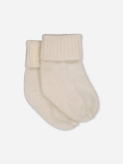 Baby socks in ivory knitted in regenerated cashmere