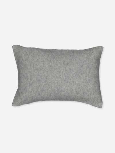 Mini coussin en cachemire régénéré gris intemporel à personnaliser